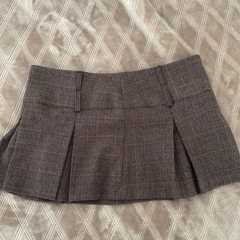 Brown pleated mini skirt